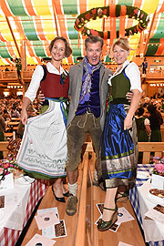  Lara Joy Körner , John Munich  und Michaela Keune  Ingolstadt- und Wertheim Wiesn im Schützen- Festzelt, 185.Oktoberfest München am 25.09.2018  Foto: BrauerPhotos/G.Nitschke für Value Retail Management Germany GmbH